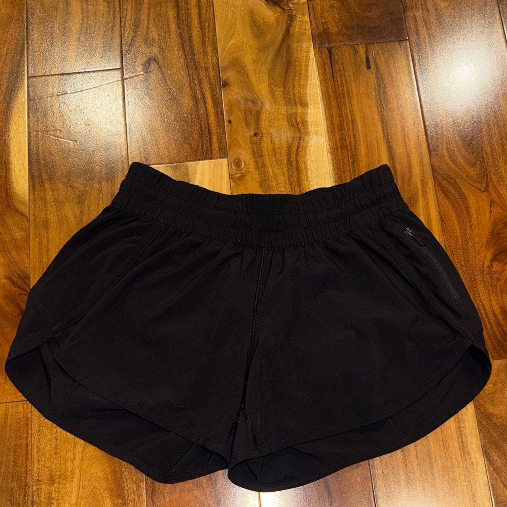 Lululemon low rise track that short size 8 black